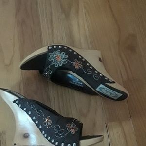 Brown wedge shoes size 8- NWOT